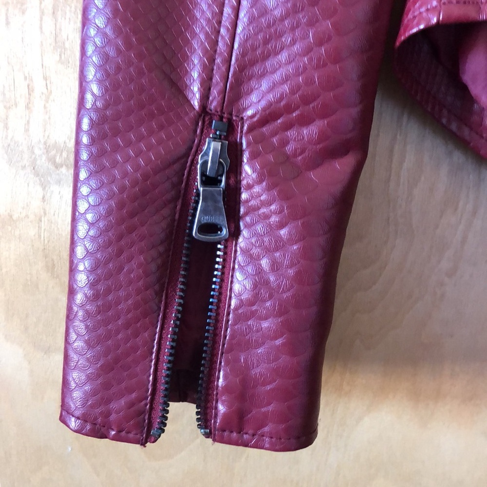 Needs repair - GUESS Brick Red Faux Leather Moto Jacket - Small - Picture 12 of 15